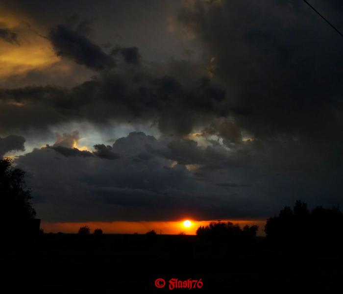 Coucher de soleil orageux,  le 26/05/2018 à Pennedepie (14)