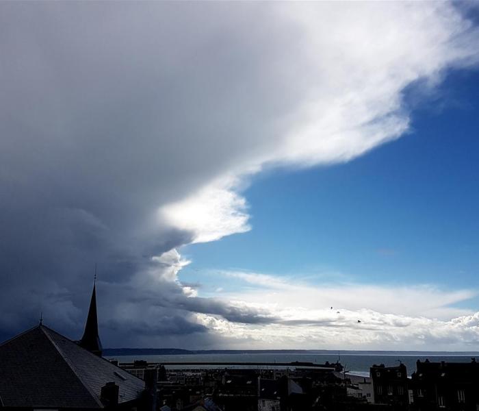 17/03/2019 - Entre orage et ciel dégagé