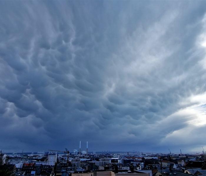 Cumulonimbus et mammatus le 23/03/2023 au Havre (76)