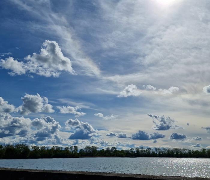 28/04/2023 - Cumulus et ciel voilé en marge d'orages