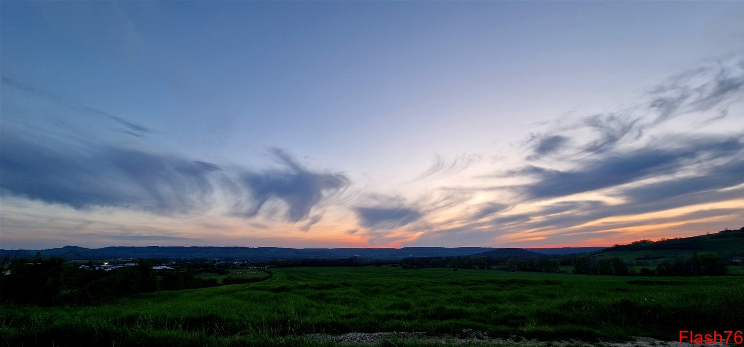 29/04/2023 - Cirrus et virgas d'altitude en Bourgogne