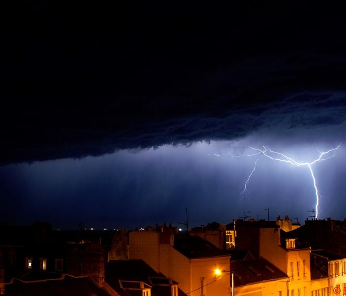 Foudre nocturne et rideau de pluie, le 19/06/2019 au Havre (76)