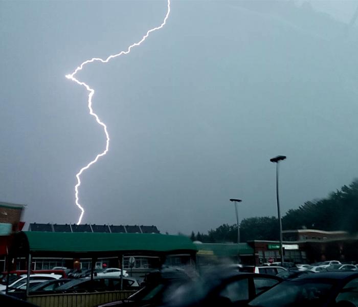 Impact proche sour l'orage du 04/08/2017 à Montréal (Québec)