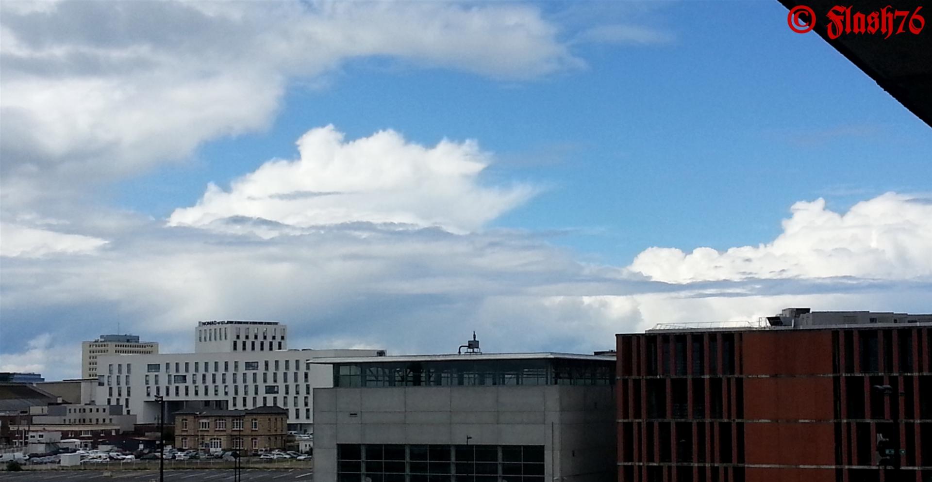 Bourgeonnements et cumulonimbus à midi