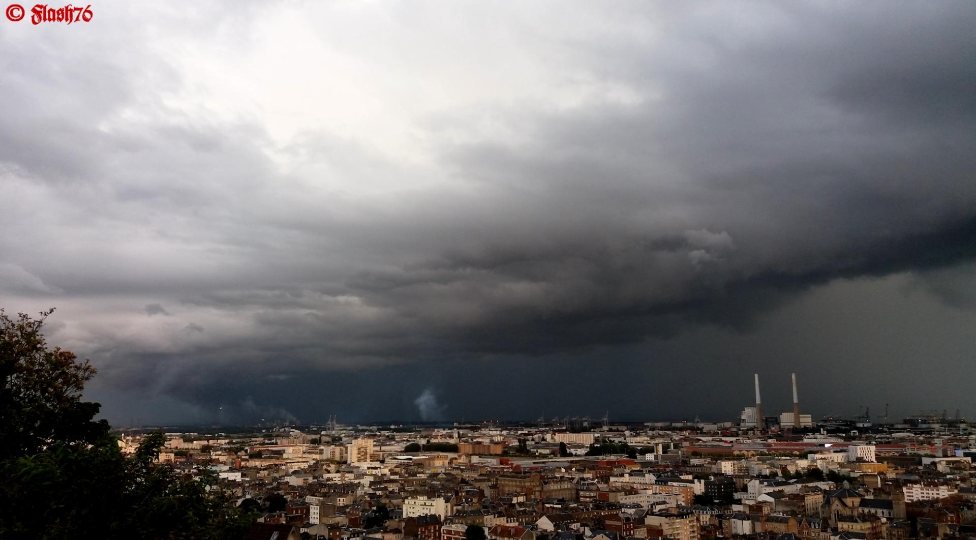 Très sombre