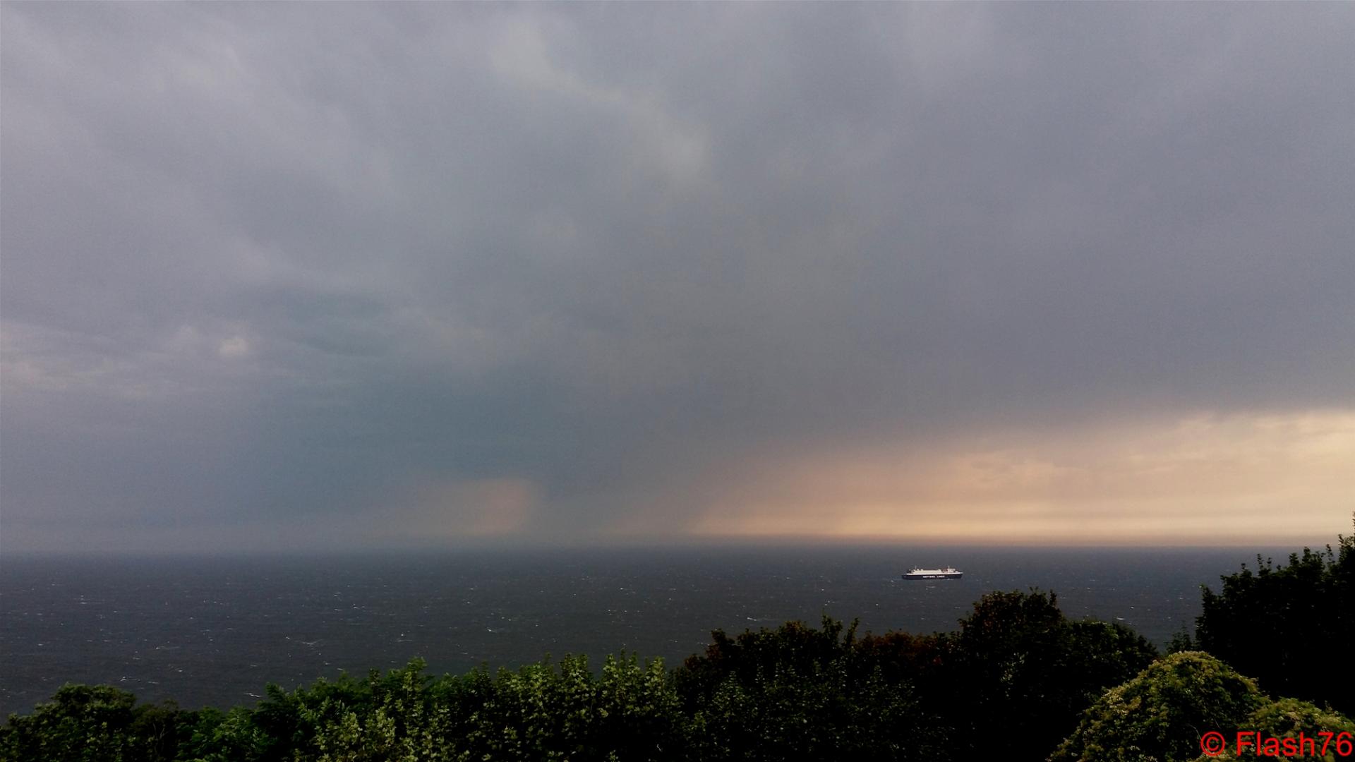 Orage et rideau de pluie