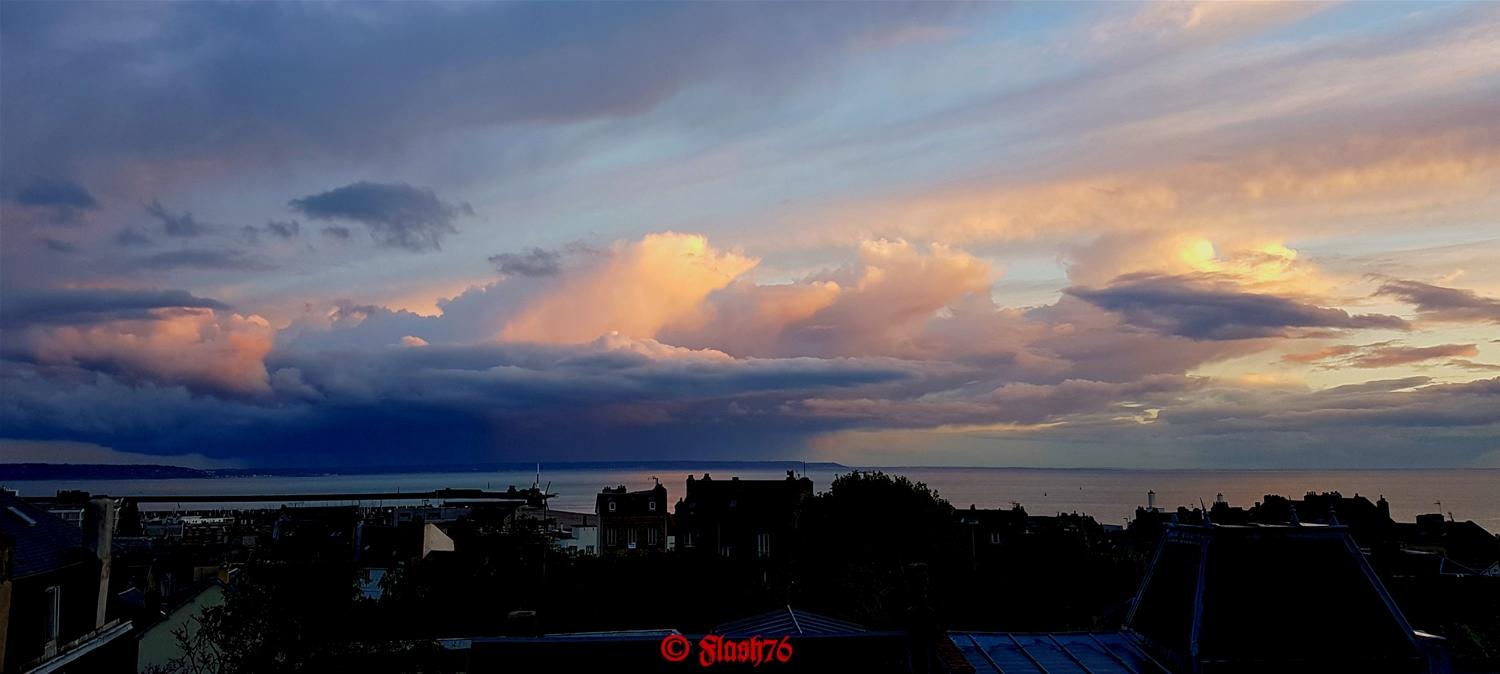 Bref orage au soleil couchant