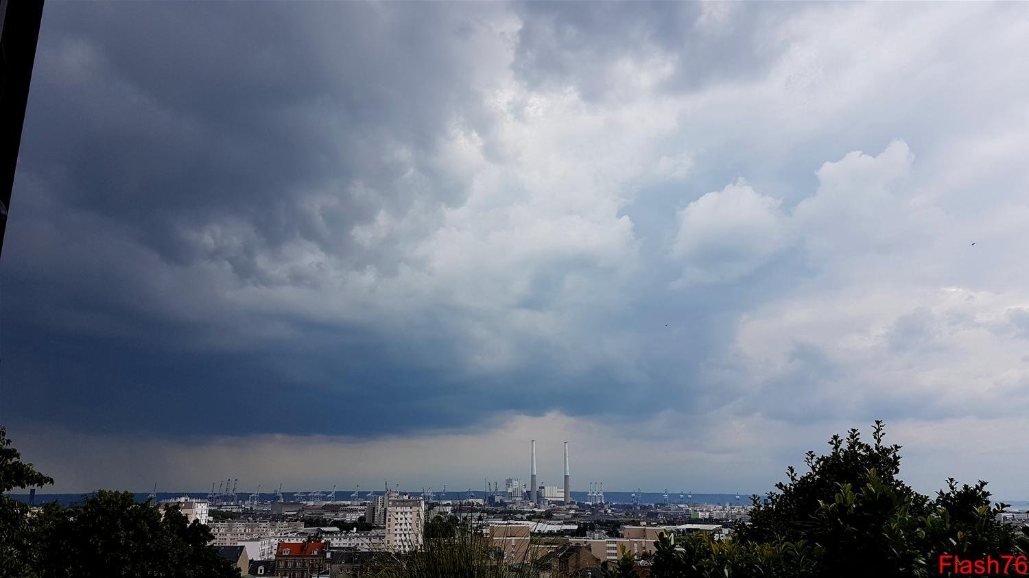 Orage bref frôlant Le Havre