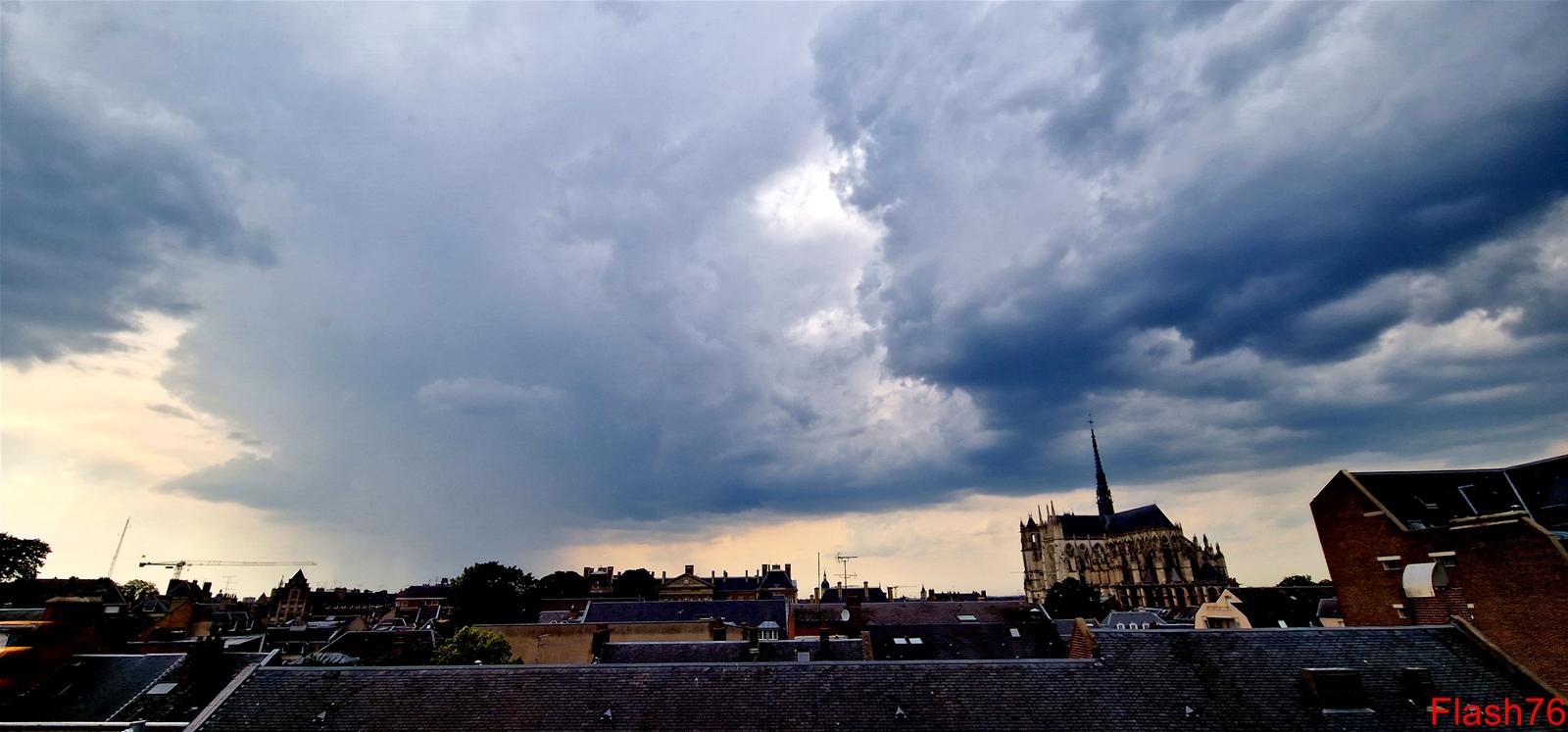 Monocellule en fin de vie vers l'Ouest.