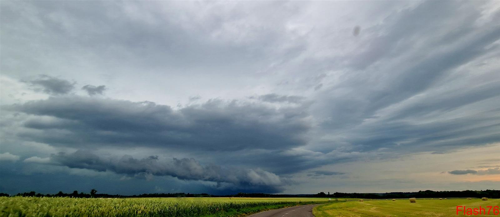 Arcus s'évacuant.