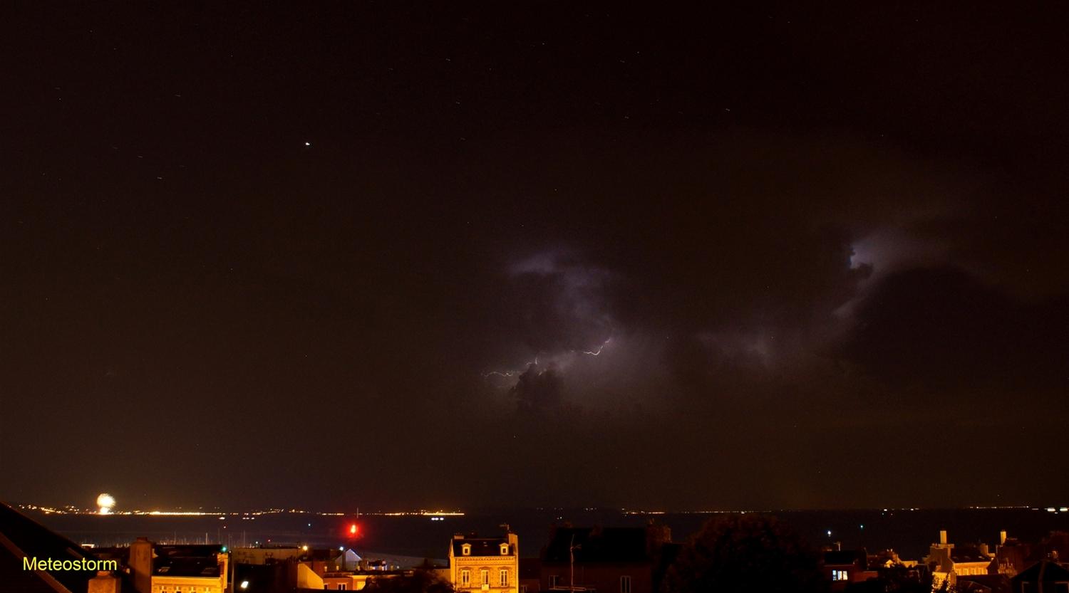 Orage de chaleur nocturne