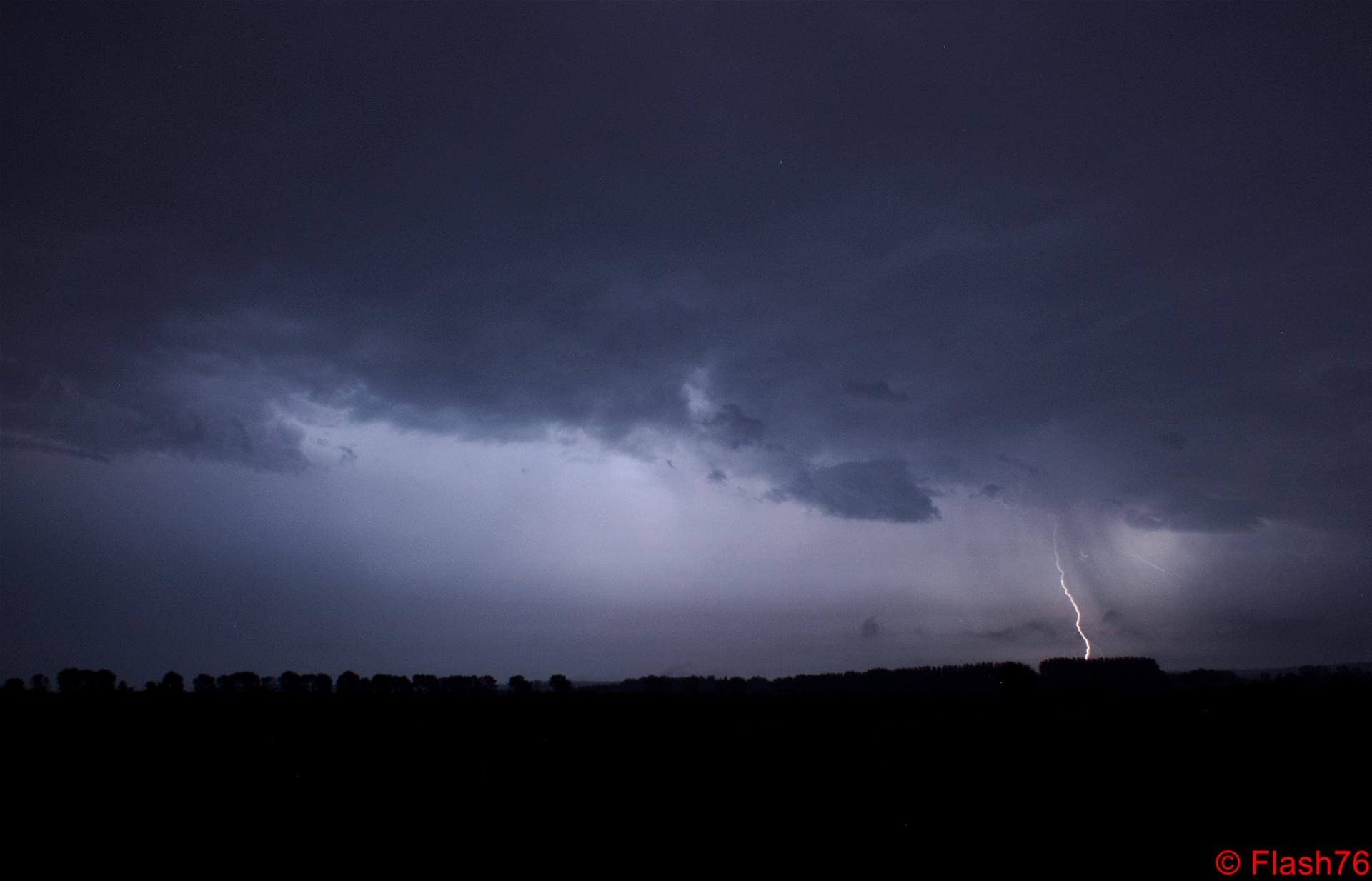 Impact et orage nocturne