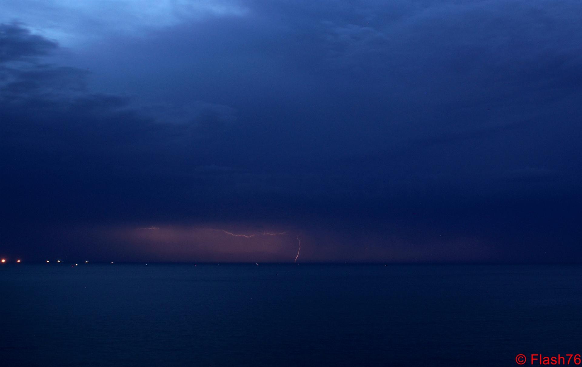 La nuit tombe sur l'orage