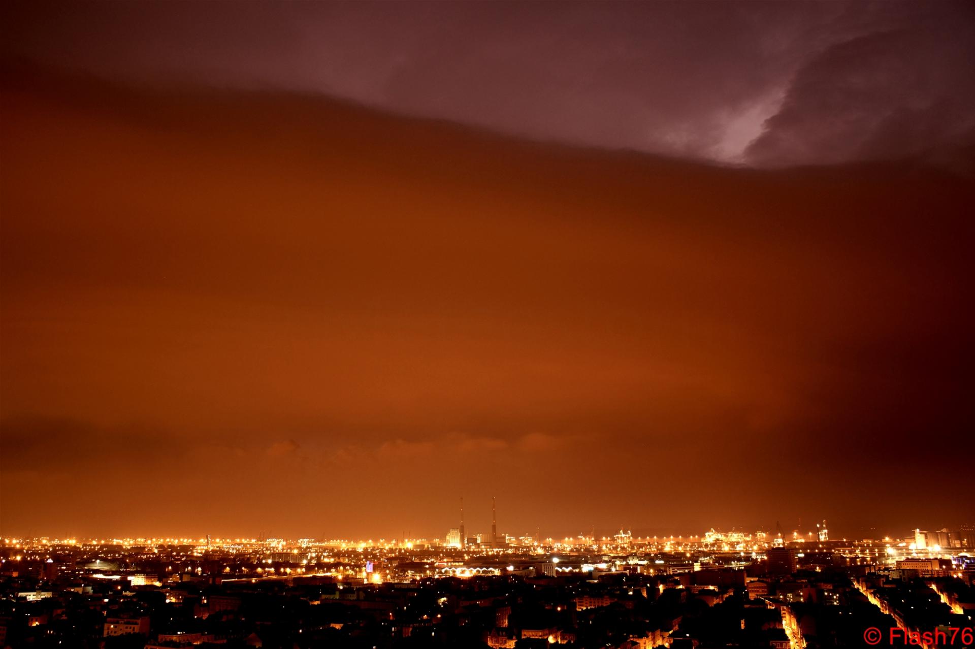 Mur d'orage nocturne